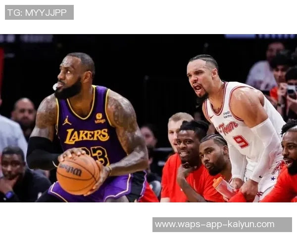 火箭队与湖人激战正酣最新比赛精彩回顾与分析